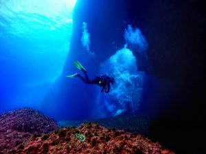 Diver returning to Blue Hole, Dwejra